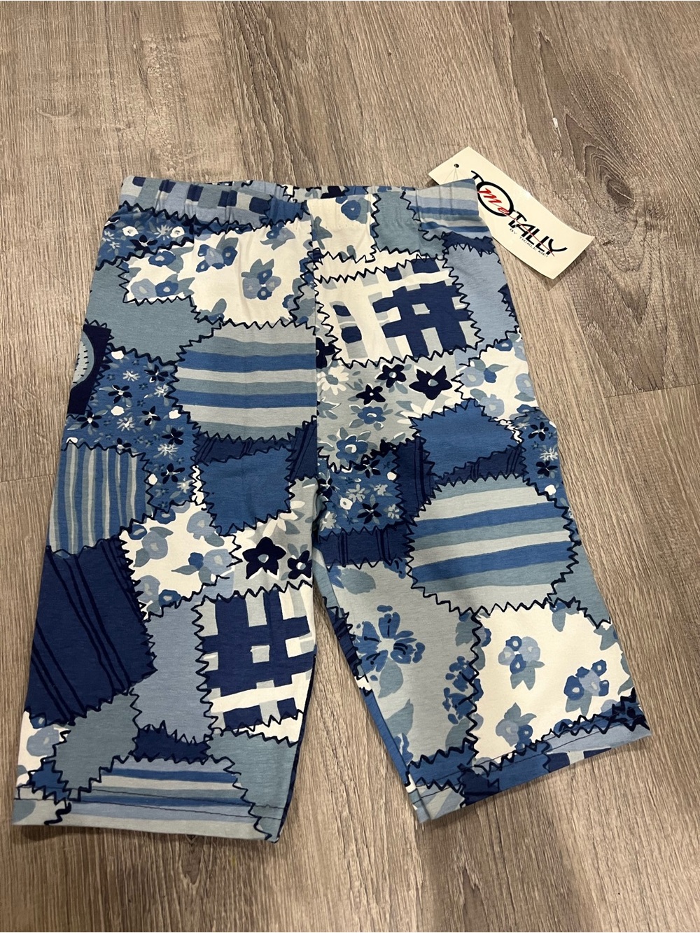 Totally Me by Tickle Me Light Blue Mixed-Print stretchy Shorts vintage NWT8